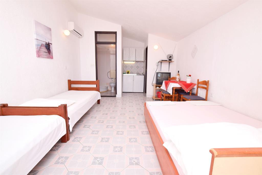Apartments Dubravka ピサック エクステリア 写真
